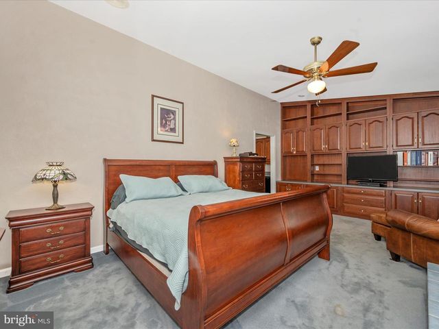 1017 LINDSAY LN, Hagerstown, MD 21742