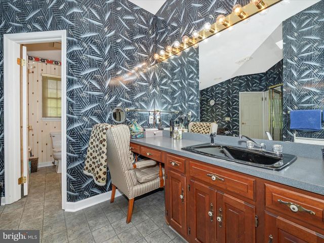 1017 LINDSAY LN, Hagerstown, MD 21742