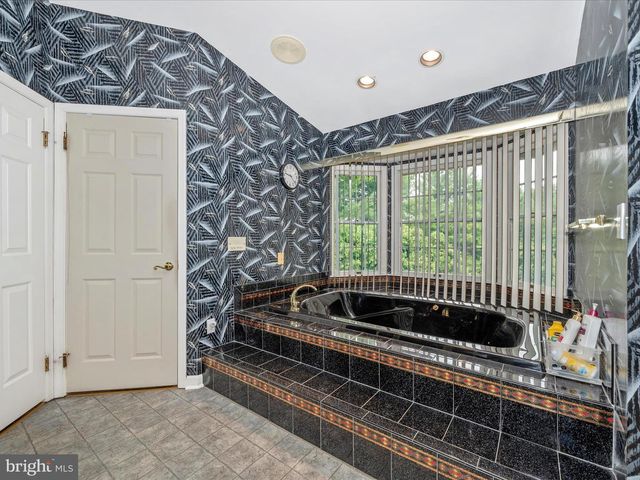 1017 LINDSAY LN, Hagerstown, MD 21742