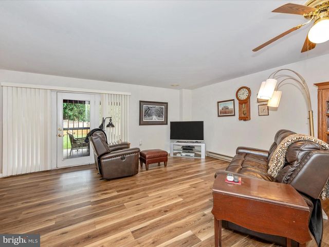 1017 LINDSAY LN, Hagerstown, MD 21742