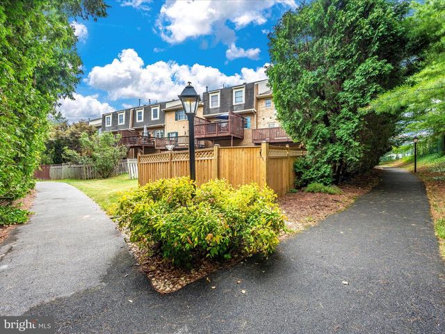 1017 LINDSAY LN, Hagerstown, MD 21742