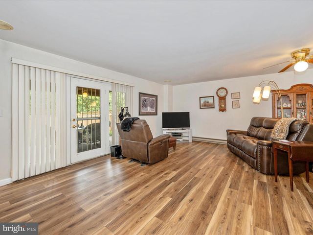 1017 LINDSAY LN, Hagerstown, MD 21742