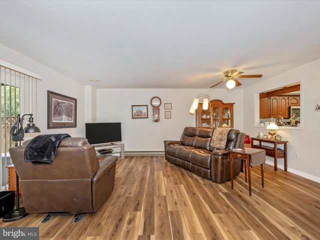 1017 LINDSAY LN, Hagerstown, MD 21742