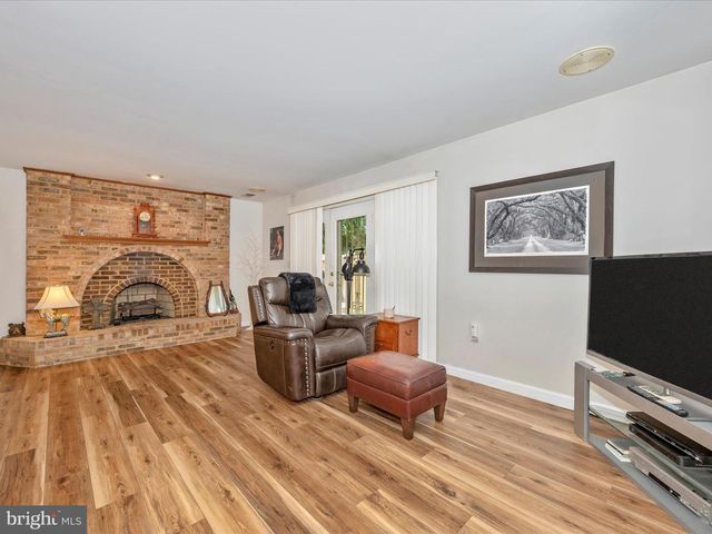 1017 LINDSAY LN, Hagerstown, MD 21742