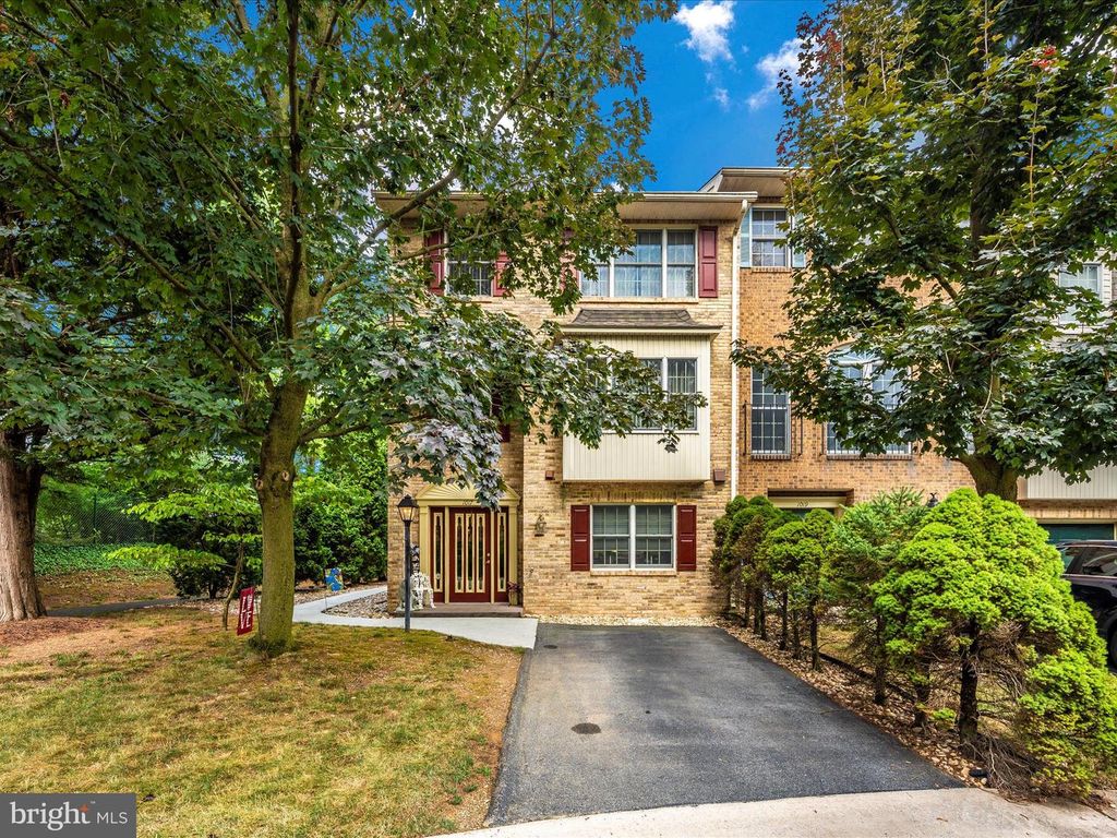 1017 LINDSAY LN, Hagerstown, MD 21742
