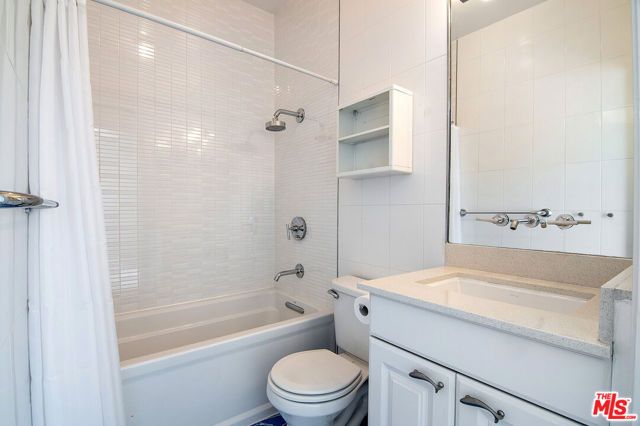 12217 Rochester Avenue 1, Los Angeles, CA 90025