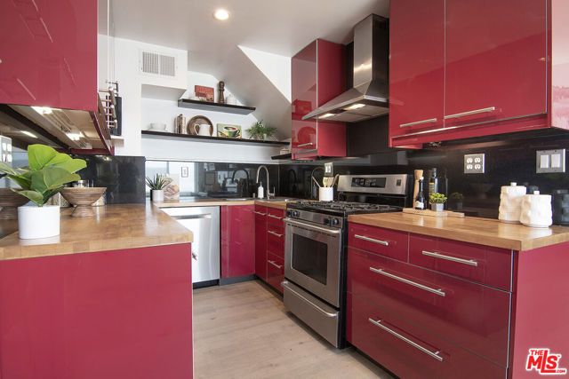 12217 Rochester Avenue 1, Los Angeles, CA 90025