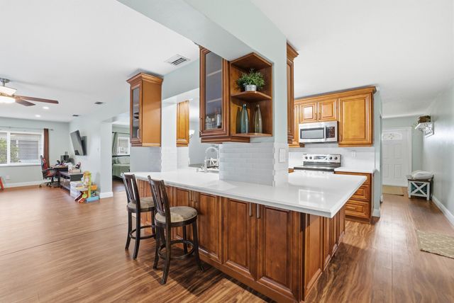 8109 NW 94th Avenue, Tamarac, FL 33321