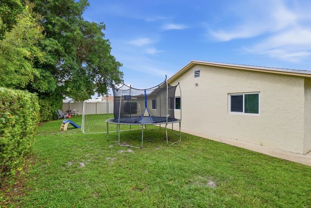 8109 NW 94th Avenue, Tamarac, FL 33321