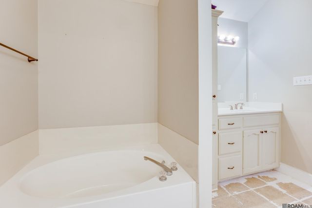 24610 Rolling Meadow, Denham Springs, LA 70726