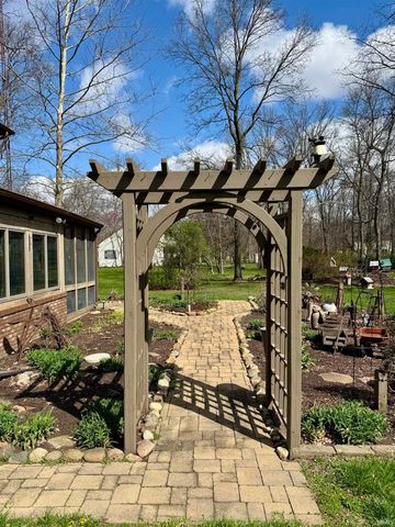 971 S Prairiewood Drive, Rochester, IN 46975