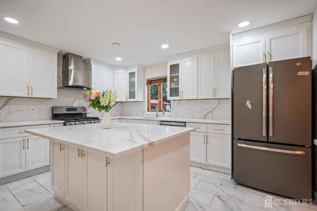 16 London Drive, East Brunswick, NJ 08816