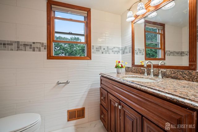 16 London Drive, East Brunswick, NJ 08816