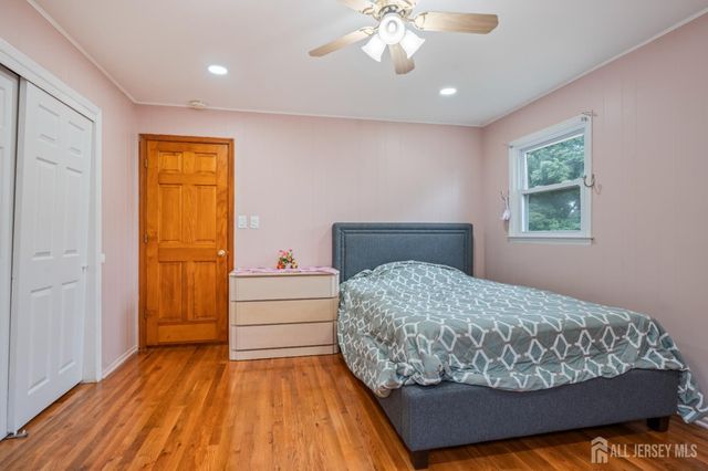 16 London Drive, East Brunswick, NJ 08816