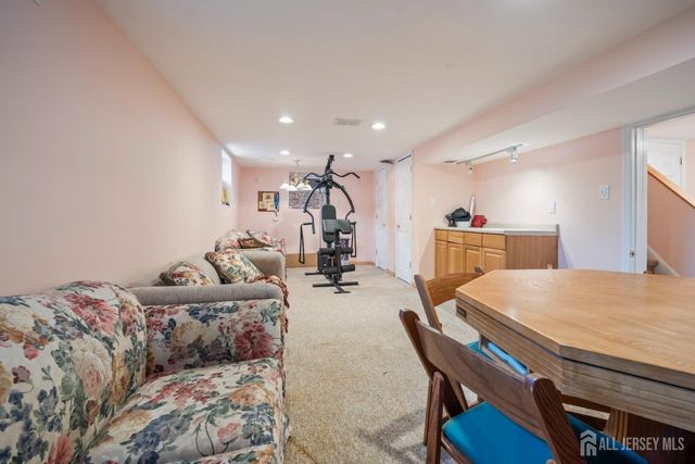 16 London Drive, East Brunswick, NJ 08816
