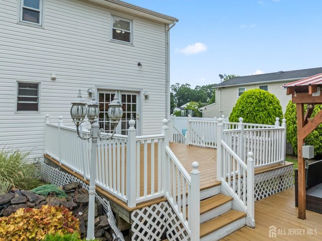 16 London Drive, East Brunswick, NJ 08816