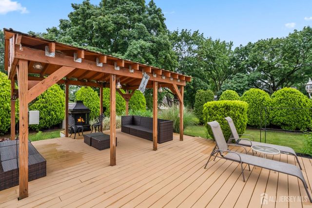 16 London Drive, East Brunswick, NJ 08816