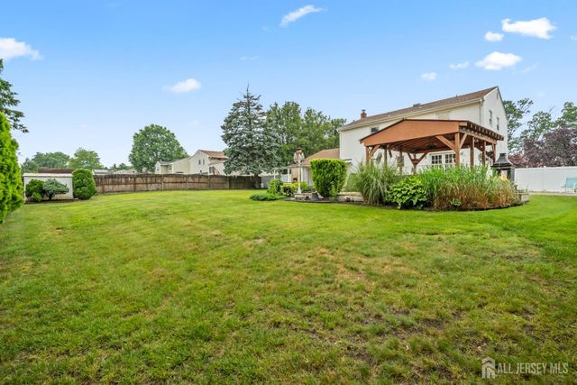 16 London Drive, East Brunswick, NJ 08816
