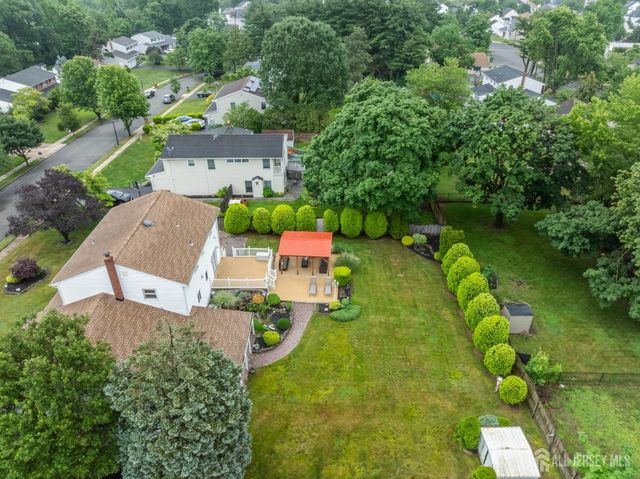 16 London Drive, East Brunswick, NJ 08816