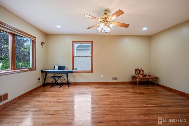 16 London Drive, East Brunswick, NJ 08816