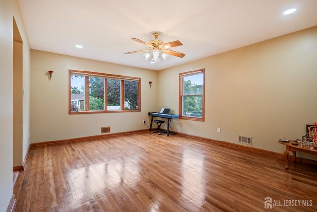 16 London Drive, East Brunswick, NJ 08816