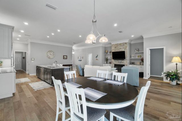 4062 Oak Pointe Dr, Gulf Breeze, FL 32563