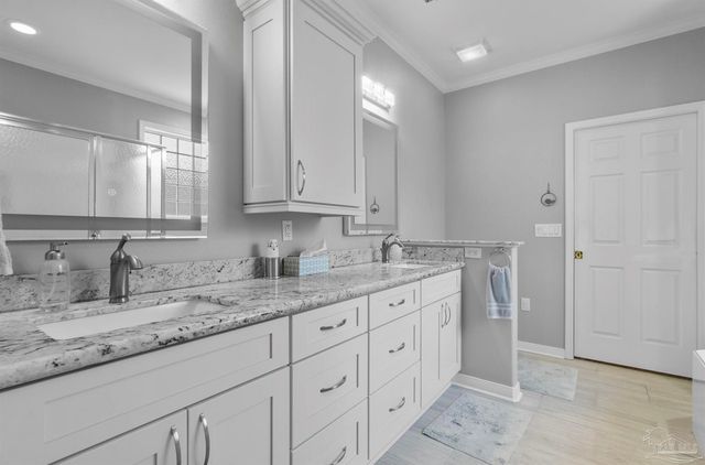 4062 Oak Pointe Dr, Gulf Breeze, FL 32563