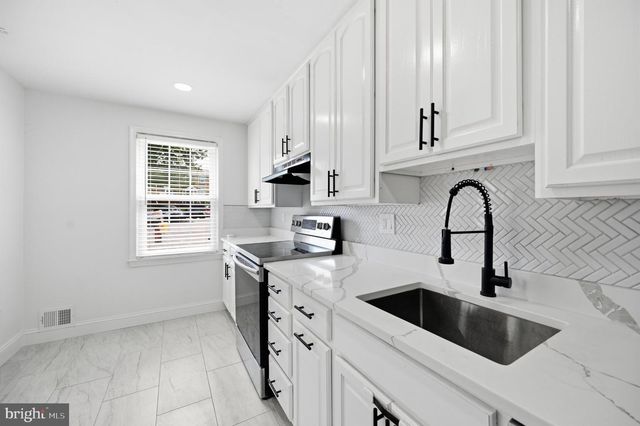 1214 FOX RUN PL, Woodbridge, VA 22191