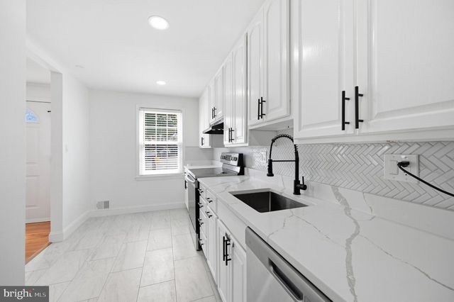 1214 FOX RUN PL, Woodbridge, VA 22191