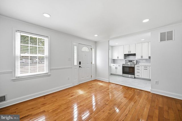 1214 FOX RUN PL, Woodbridge, VA 22191