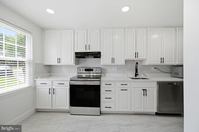 1214 FOX RUN PL, Woodbridge, VA 22191