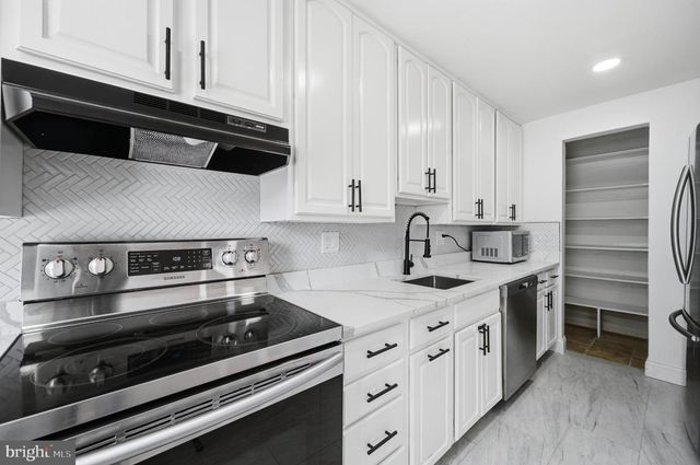 1214 FOX RUN PL, Woodbridge, VA 22191