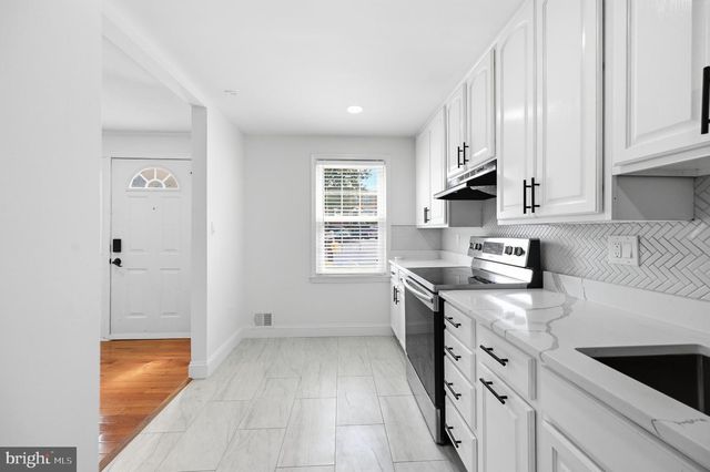 1214 FOX RUN PL, Woodbridge, VA 22191