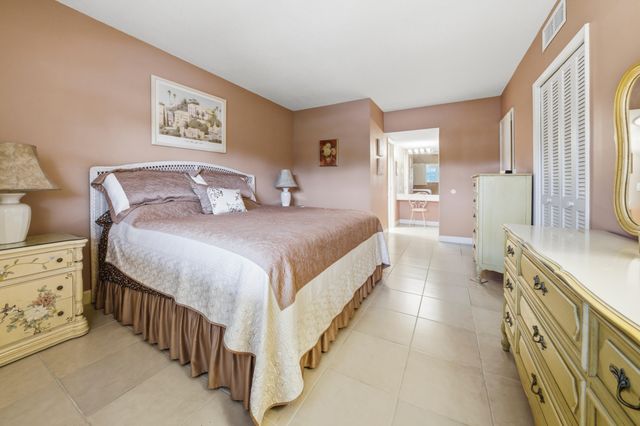 3100 N Palm Aire Drive 208, Pompano Beach, FL 33069