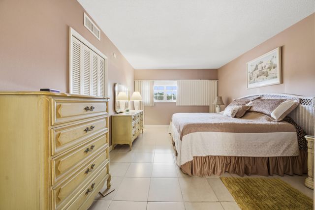 3100 N Palm Aire Drive 208, Pompano Beach, FL 33069