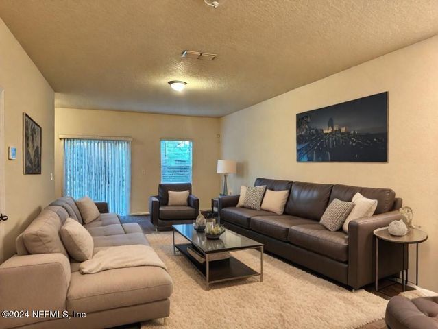 875 CAPITOL Parkway, Jacksonville, FL 32218