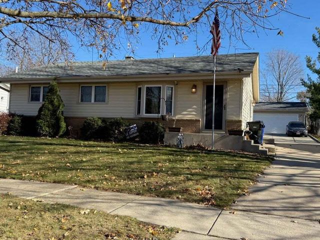 132 Clover COURT, Burlington, WI 53105