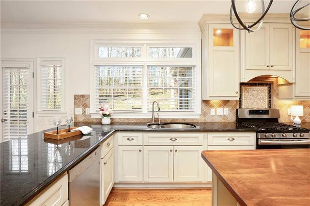 480 Saddlebrook Drive, Roswell, GA 30075