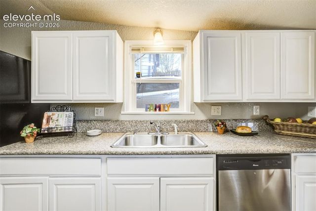 542 W Boulder Street, Colorado Springs, CO 80905