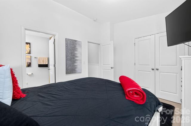 1031 Plaza Walk Drive, Charlotte, NC 28215