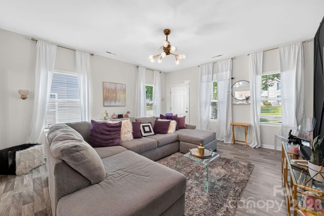 1031 Plaza Walk Drive, Charlotte, NC 28215