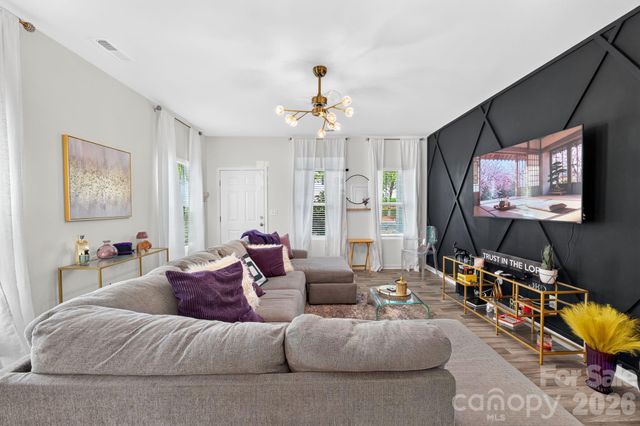 1031 Plaza Walk Drive, Charlotte, NC 28215