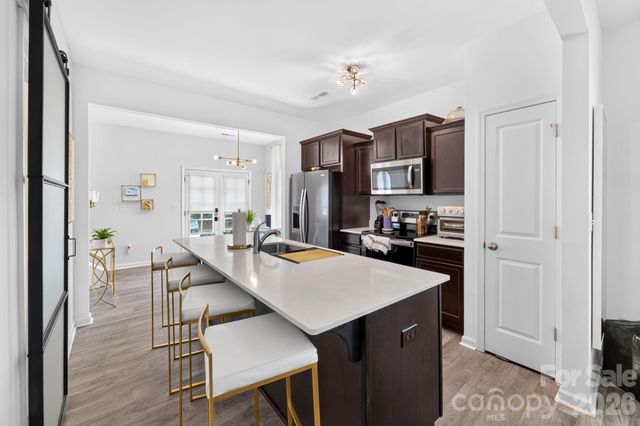 1031 Plaza Walk Drive, Charlotte, NC 28215