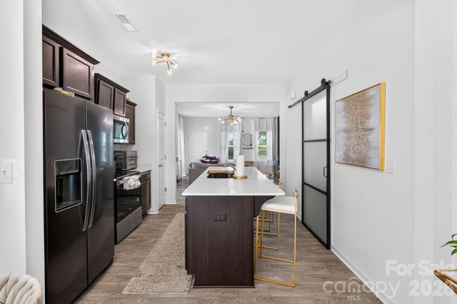 1031 Plaza Walk Drive, Charlotte, NC 28215