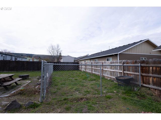 2225 TERRA LEA Ct, La Grande, OR 97850