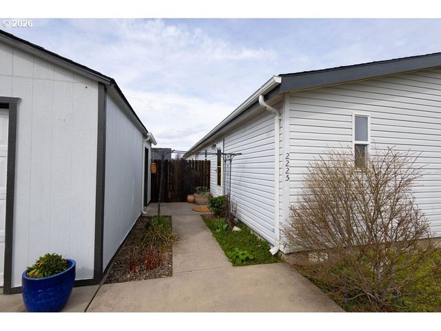2225 TERRA LEA Ct, La Grande, OR 97850