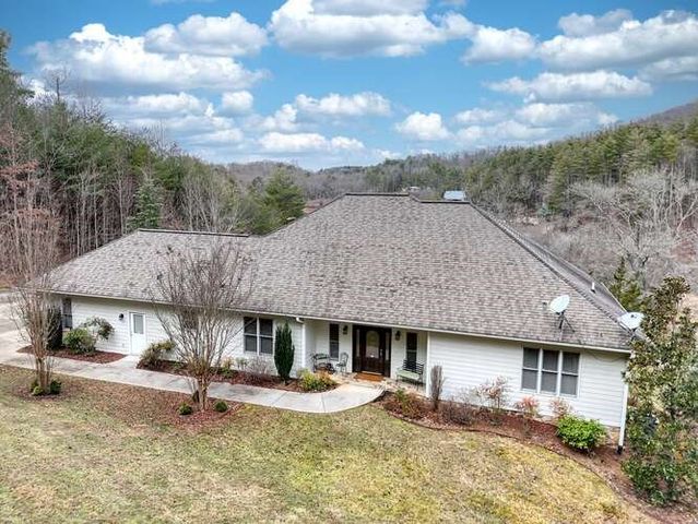 105 Carroll Lake Lane, Hayesville, NC 28904