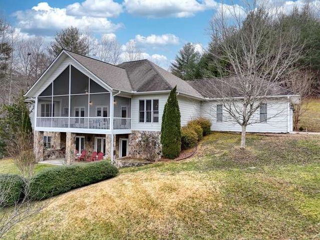 105 Carroll Lake Lane, Hayesville, NC 28904