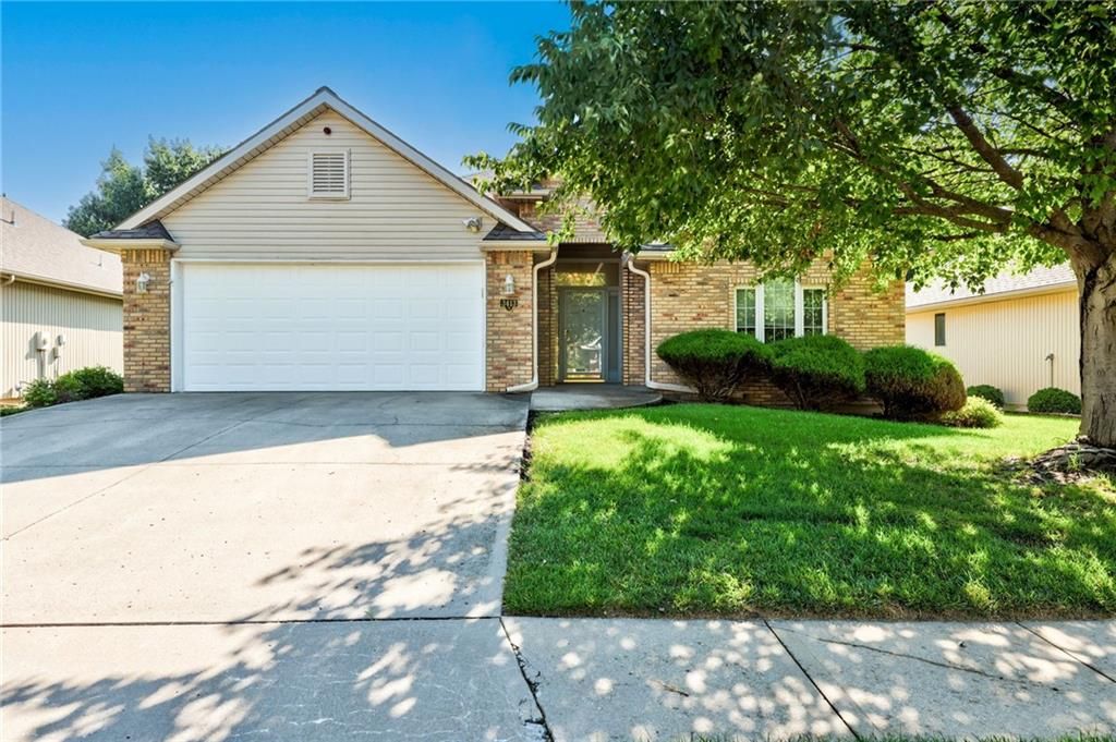 3413 S Victoria Drive, Blue Springs, MO 64015