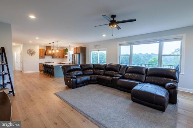 50 BELLA TERRA DR, Shermans Dale, PA 17090